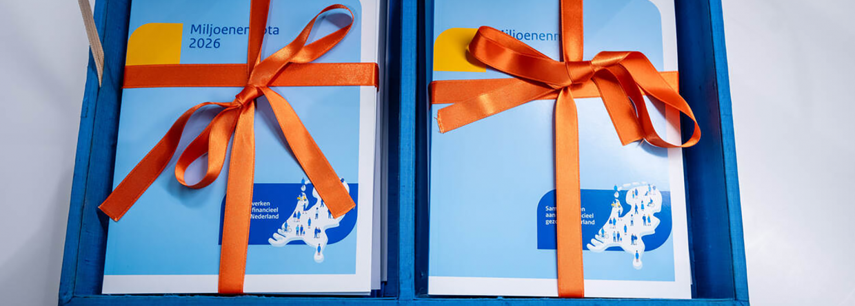 Koffertje met Miljoennennota 2026